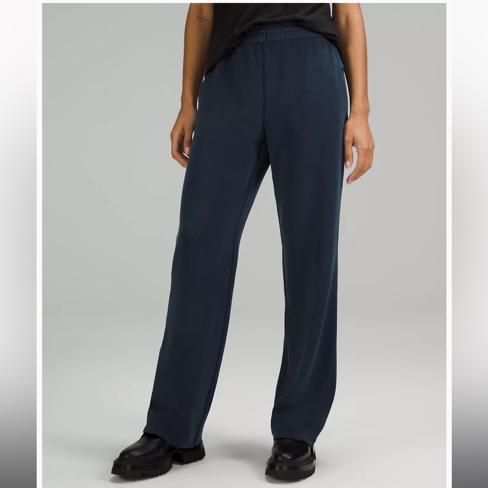 Brand new with tags on lulu lemon pantas that are sold out online
